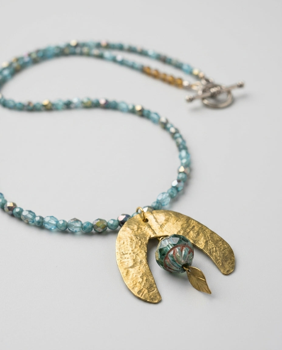 Statement necklace — Artisan Detail | Generated by Modelize