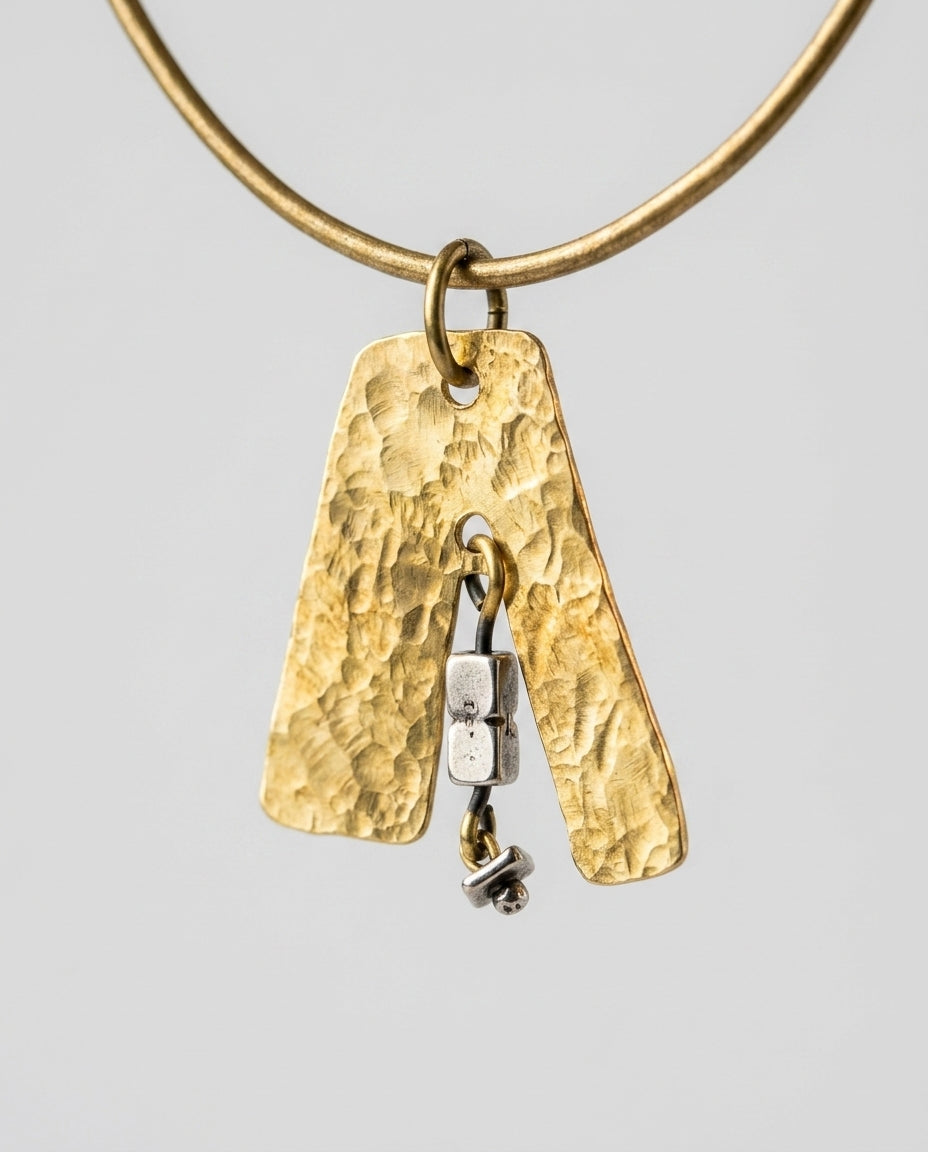 Artisan mixed-material necklace — Texture Detail | Generated by Modelize