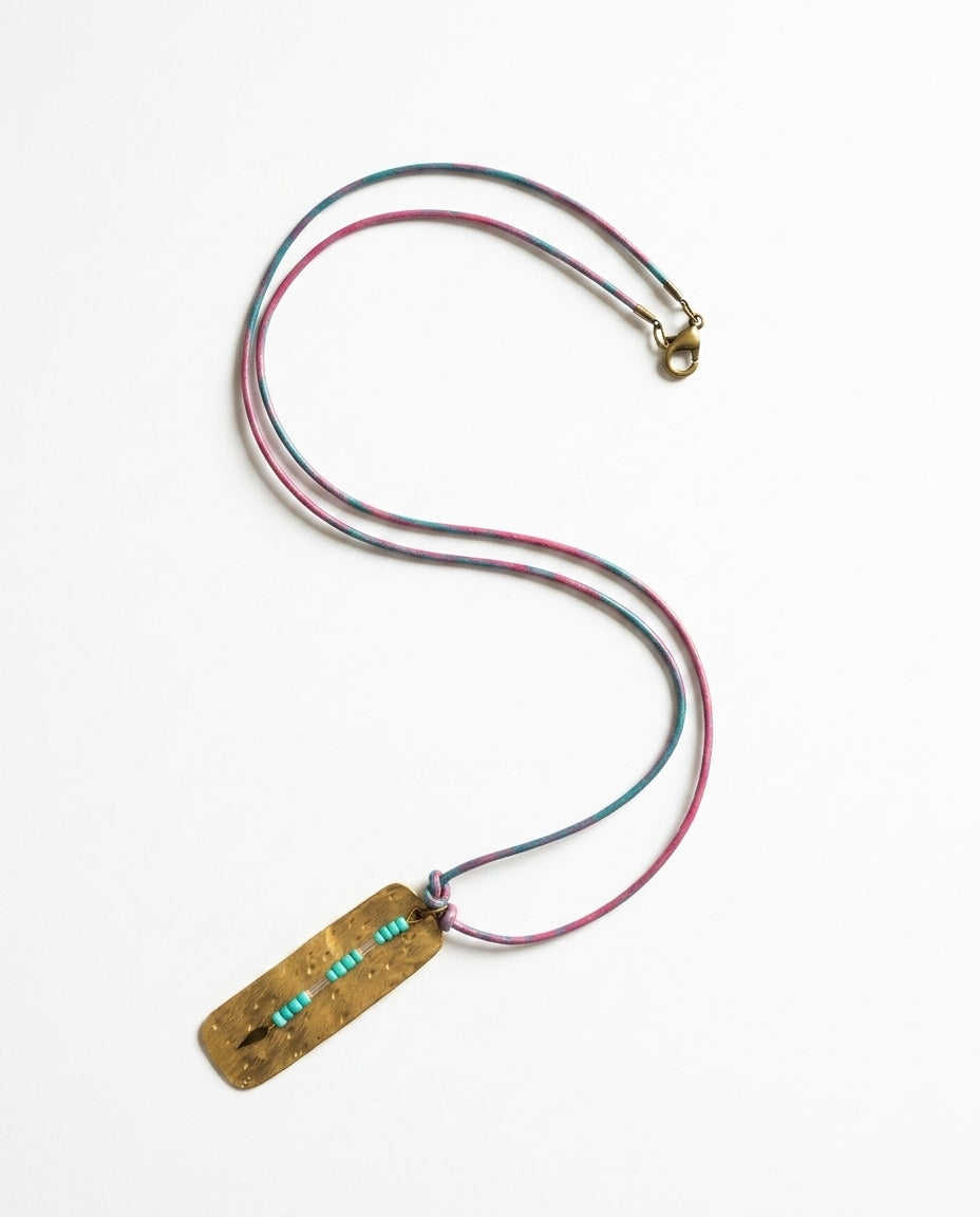 Pendant necklace — Minimalist Layout | Generated by Modelize