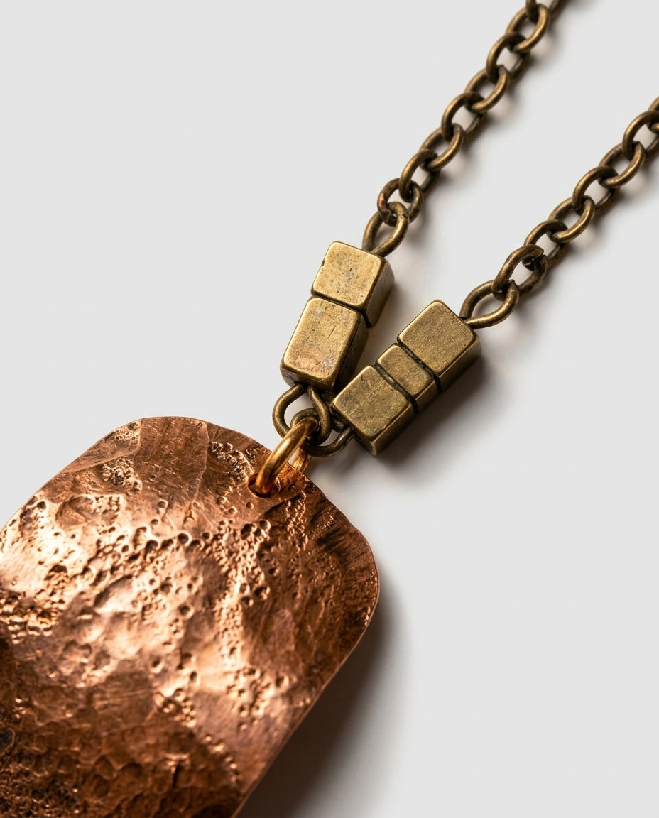 Artisan necklace — Texture Detail | Generated by Modelize